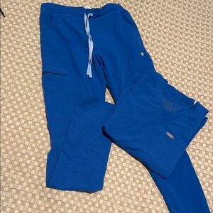 Women’s figs scrubs set